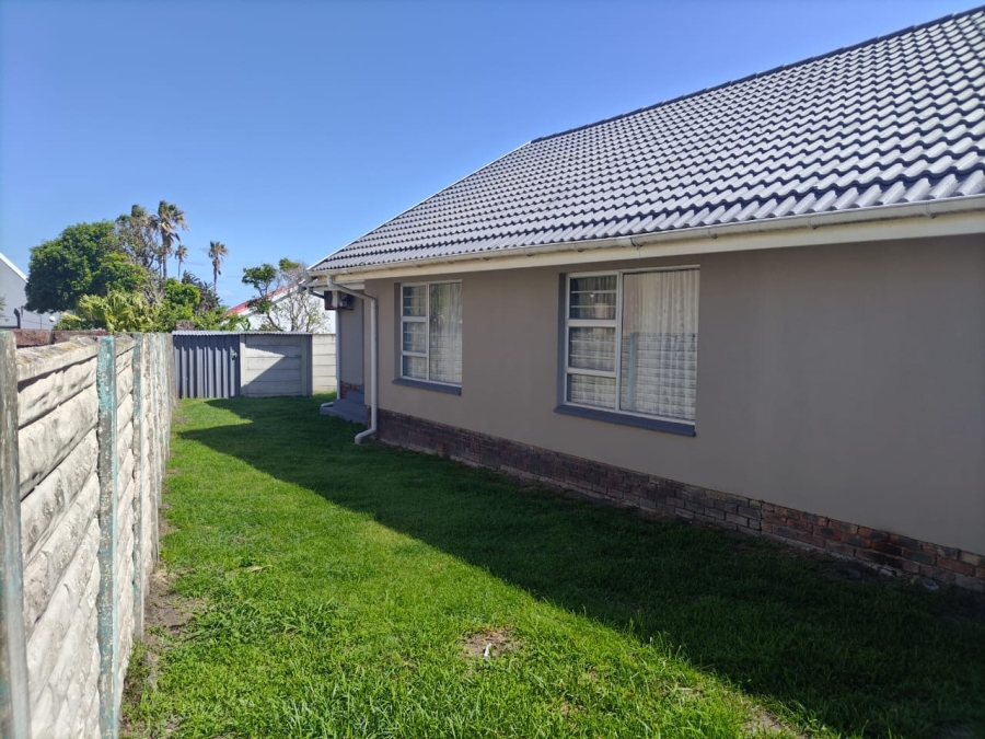 6 Bedroom Property for Sale in Gonubie Eastern Cape